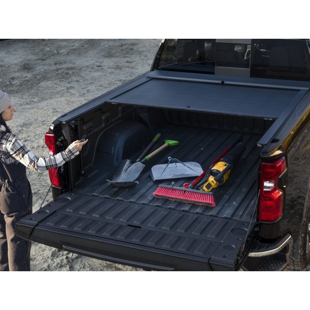 Standard Bed E-Series Retractable Tonneau Cover by Roll-N-Lock® - Associated Accessori es .SILVERRADO Model (2023)