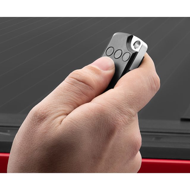 Standard Bed E-Series Retractable Tonneau Cover by Roll-N-Lock® - Associated Accessori es .SILVERRADO Model (2023)