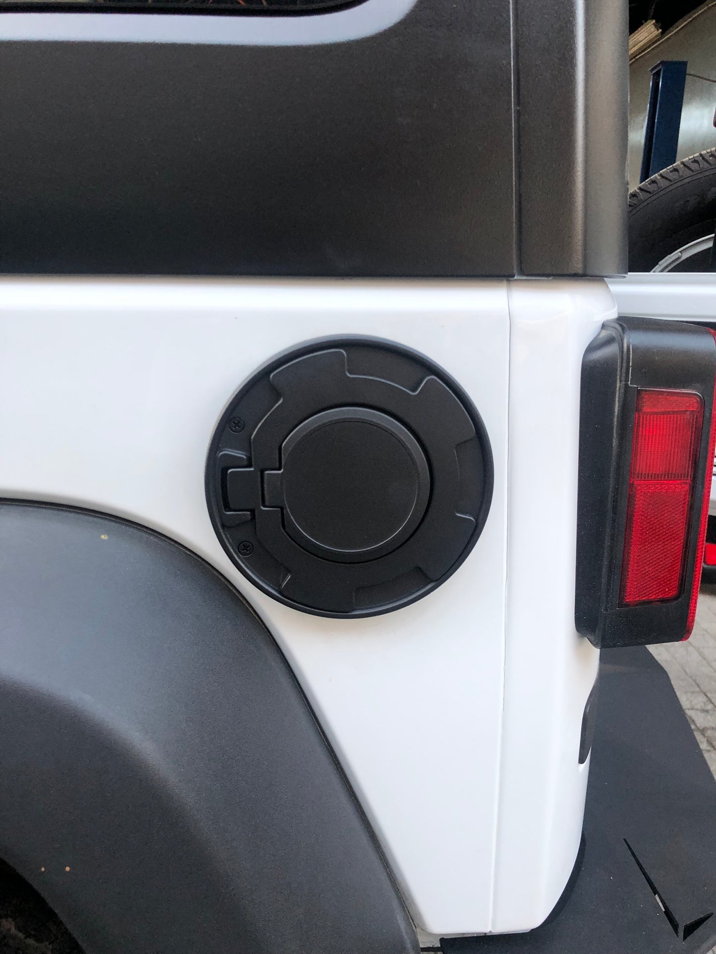 Fuel Filler Door With Key for Jeep Wrangler JK 2007-2017